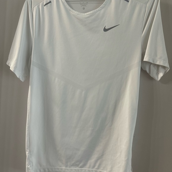Men’s Small Nike Running Dri-Fit Shirt in White - Picture 6 of 8